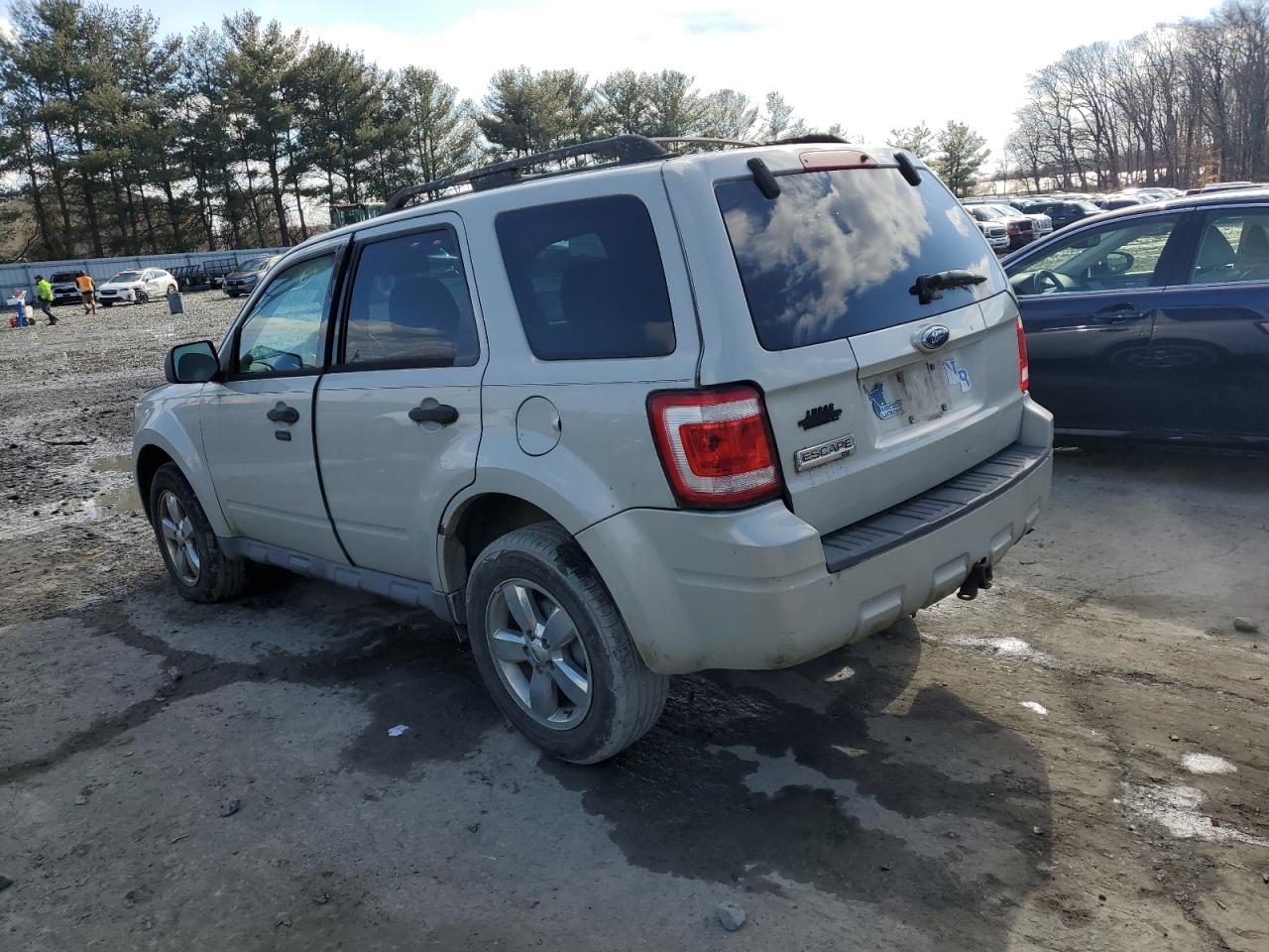 2009 Ford Escape - Image 2
