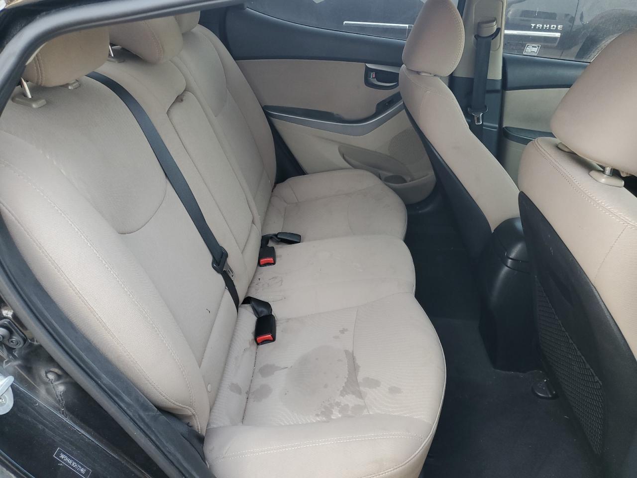 2016 Hyundai Elantra - Image 10