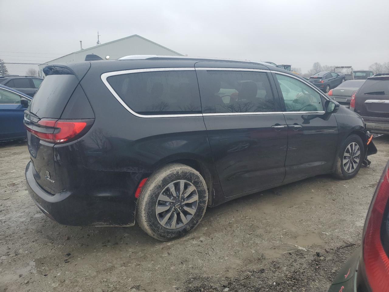 2021 Chrysler Pacifica - Image 3