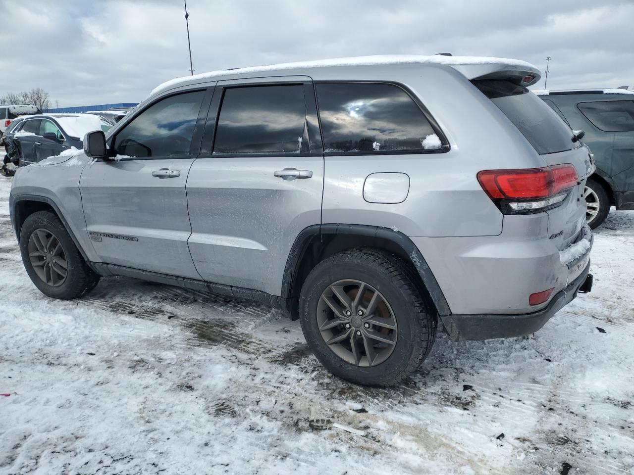 2016 Jeep Grand Cherokee - Image 2