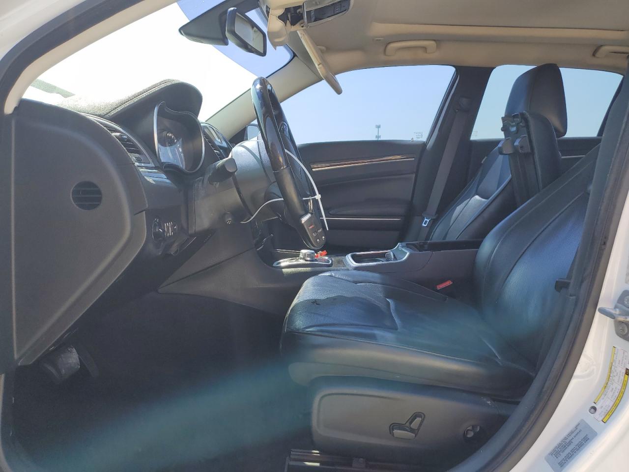 2017 Chrysler 300 - Image 7