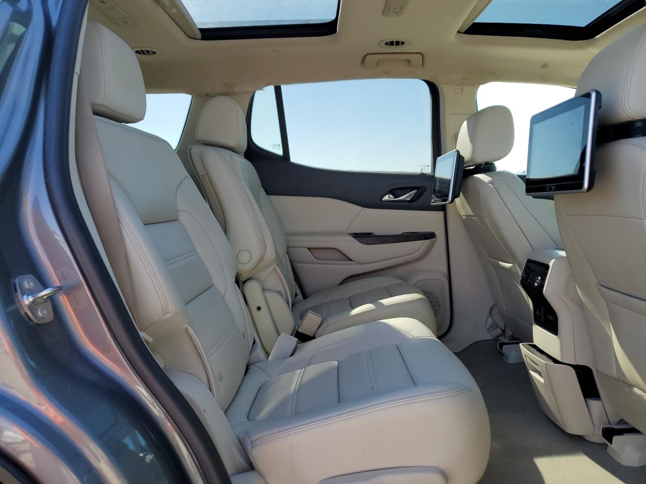 2021 GMC Acadia - Image 11