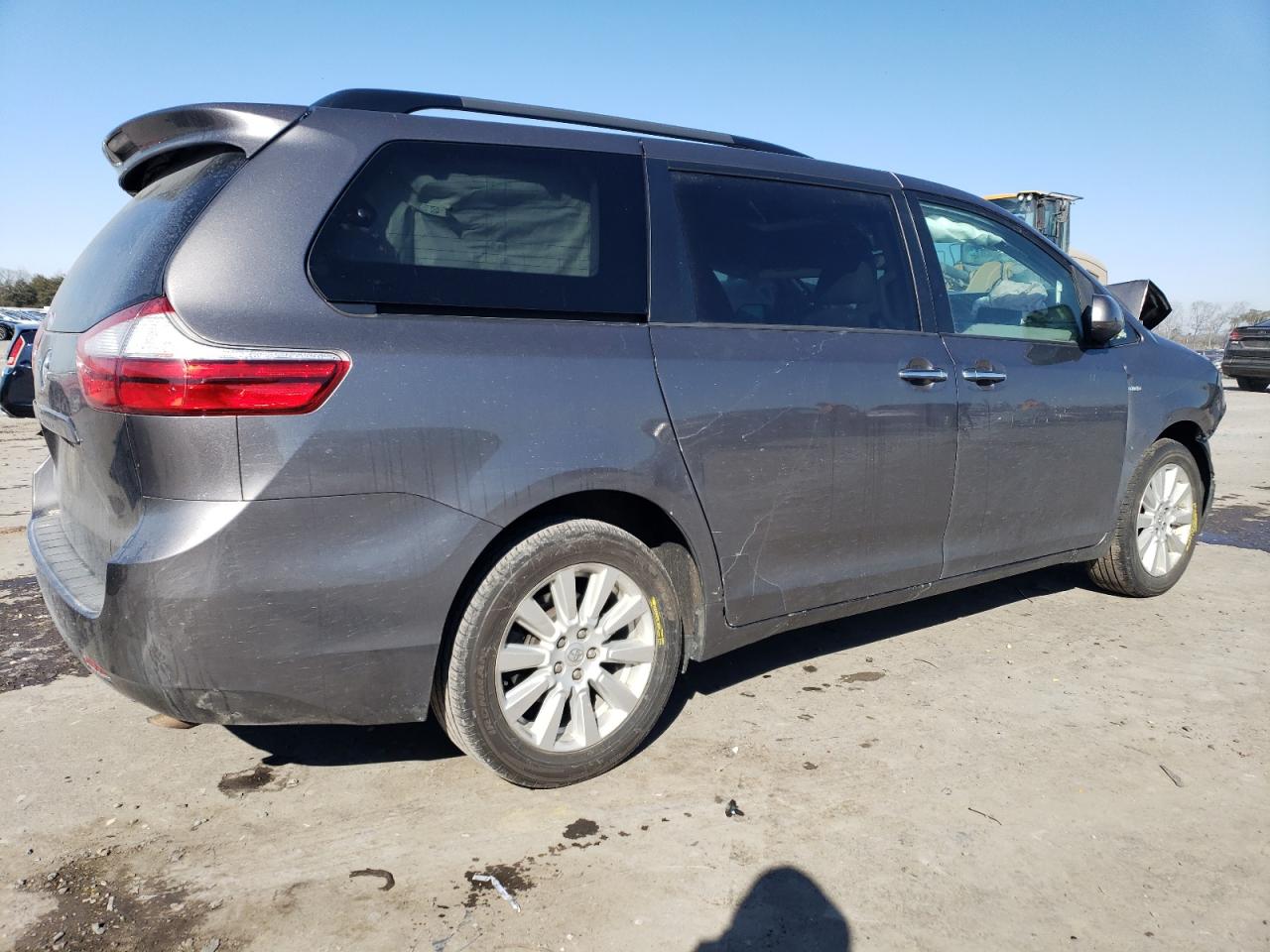 2017 Toyota Sienna - Image 3