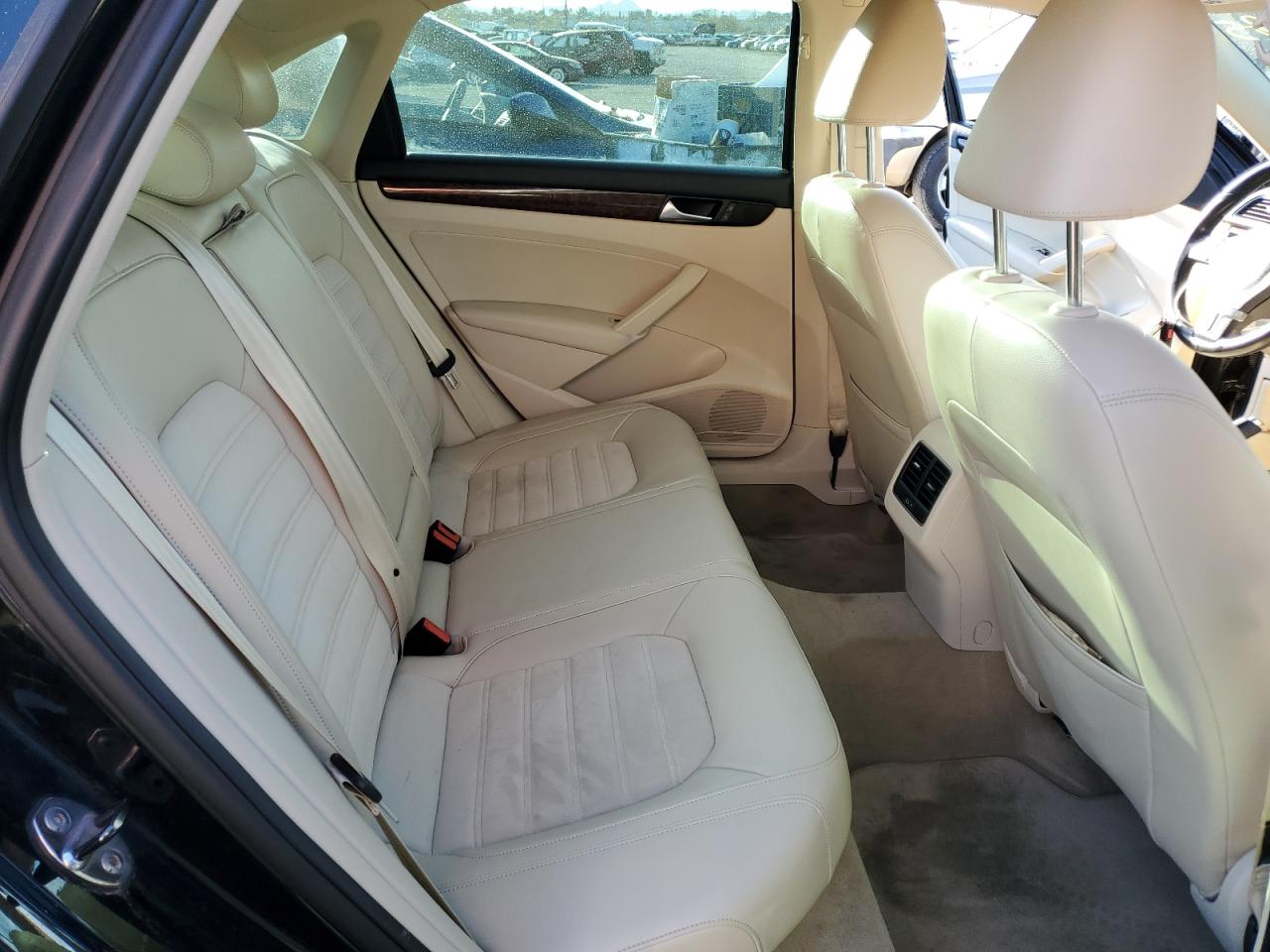 2013 Volkswagen Passat Sel VIN: 1VWCN7A3XDC079095 Lot: 46277085