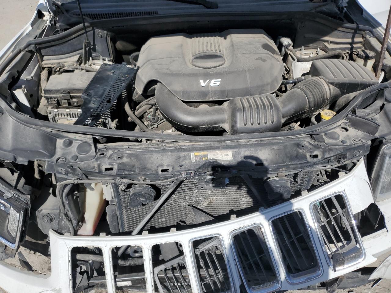 2014 Jeep Grand Cherokee - Image 14