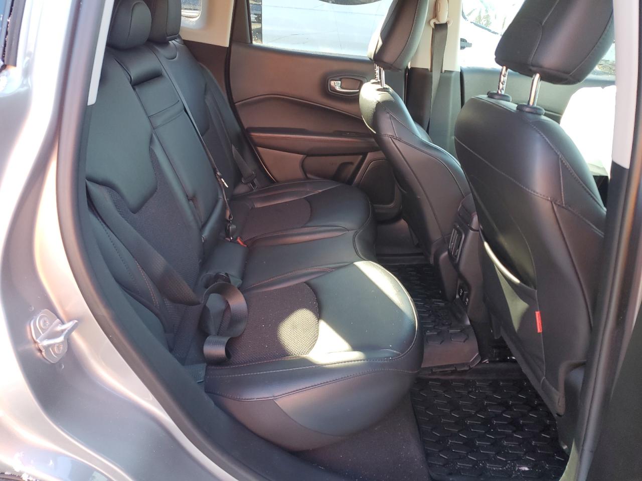 2019 Jeep Compass - Image 11