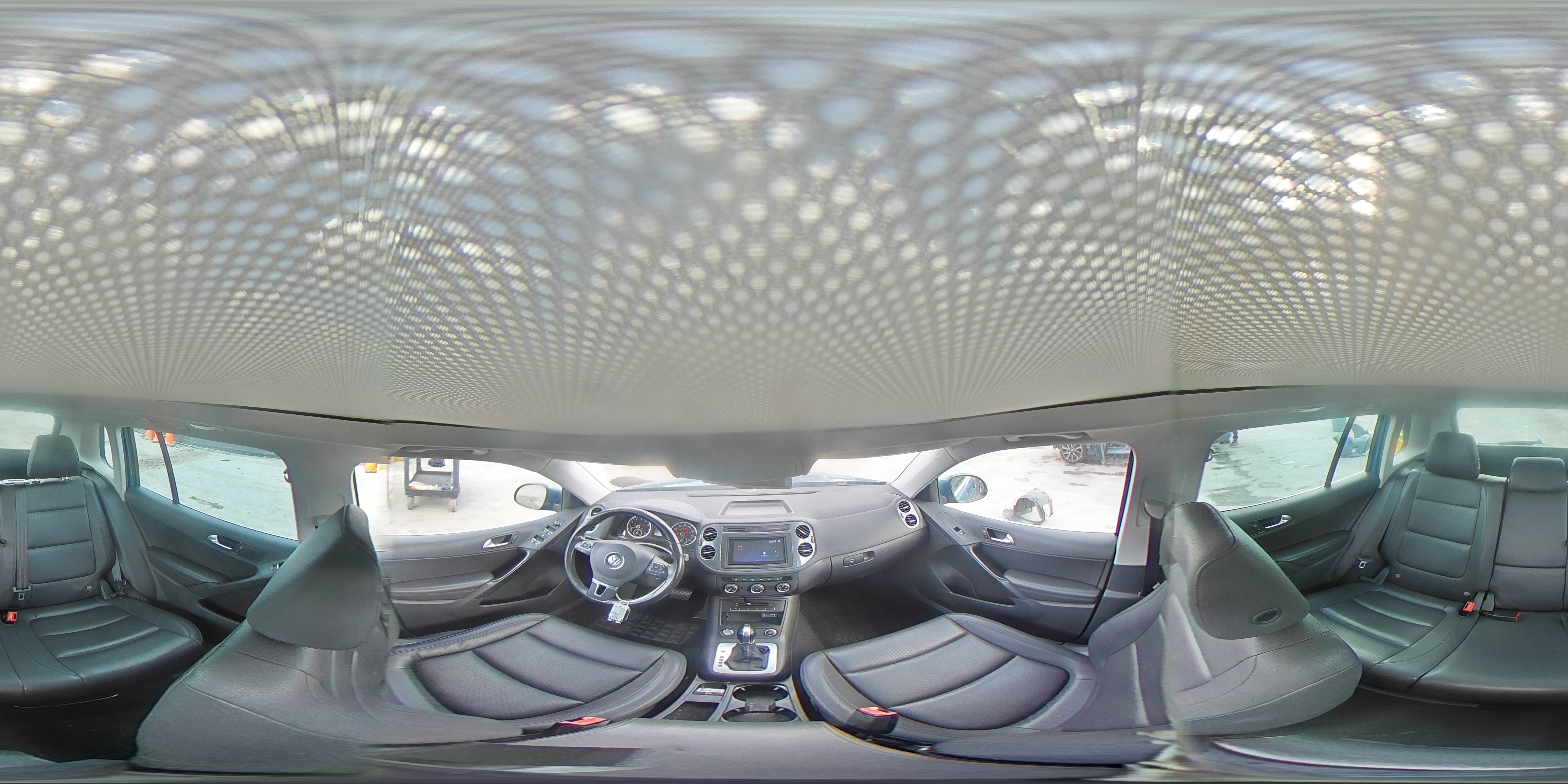 2017 Volkswagen Tiguan - Image 15