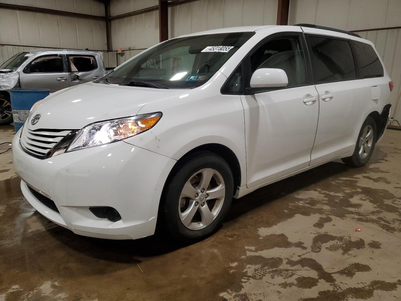 2015 Toyota Sienna - Image 1