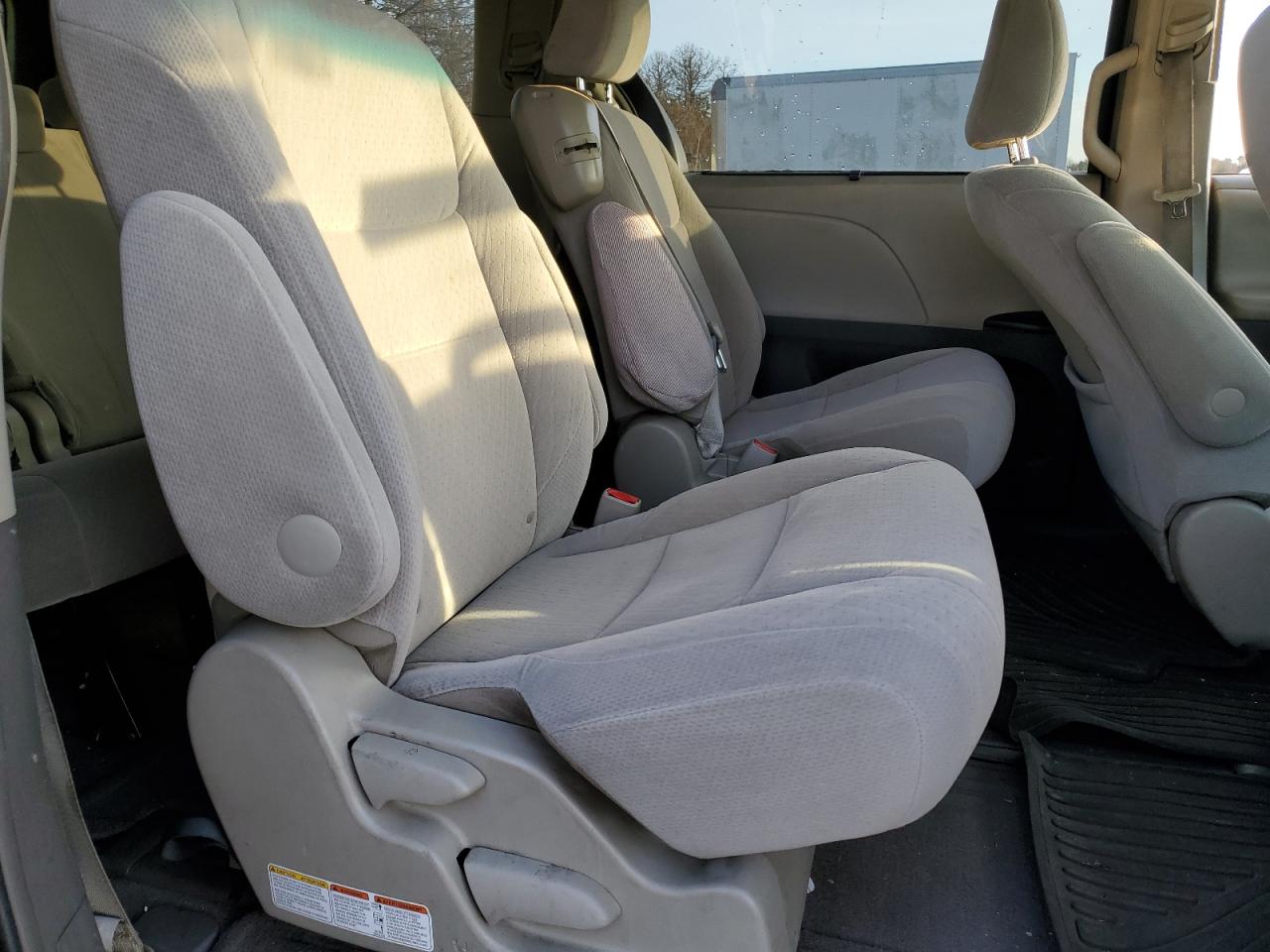 2016 Toyota Sienna - Image 11