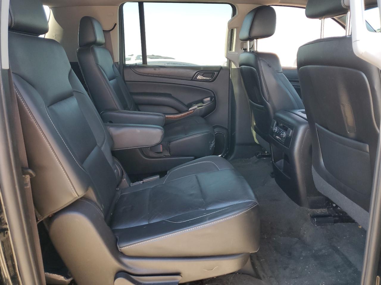 2015 Chevrolet Suburban - Image 10