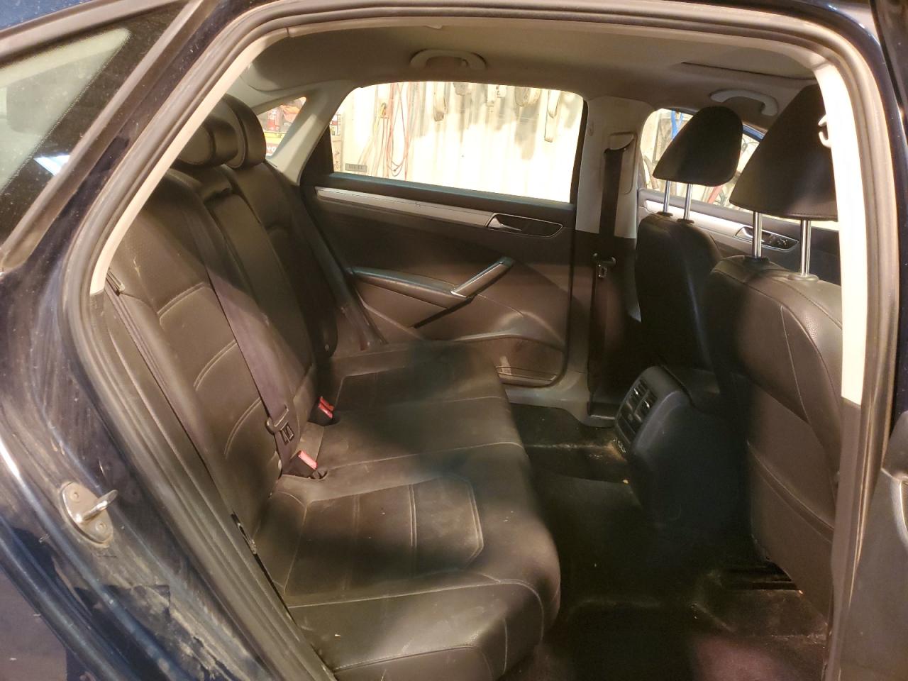 2019 Volkswagen Passat - Image 10