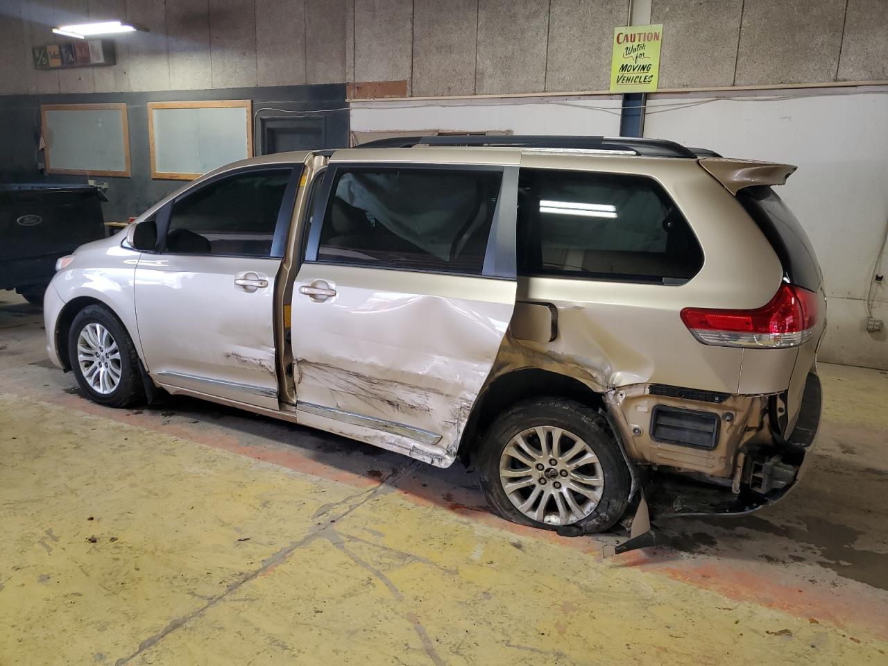 2014 Toyota Sienna - Image 2