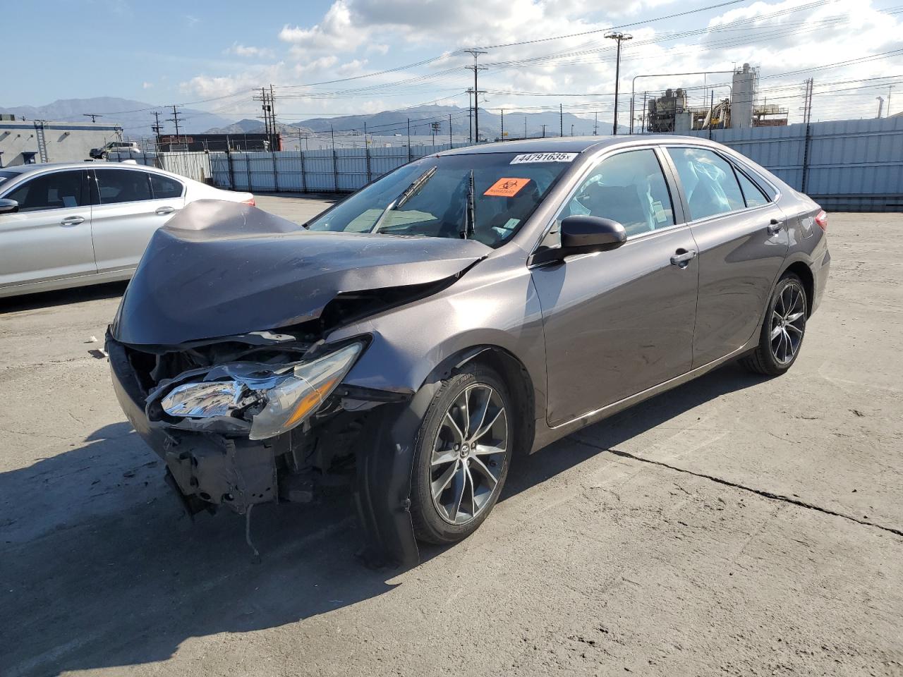 2015 Toyota Camry Le en Venta en Sun Valley, CA - Front End