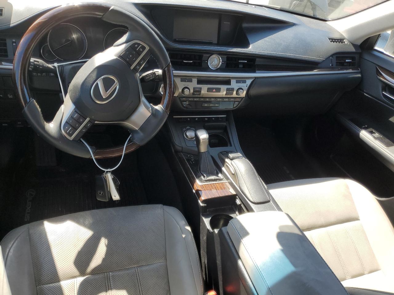 2016 Lexus ES - Image 8