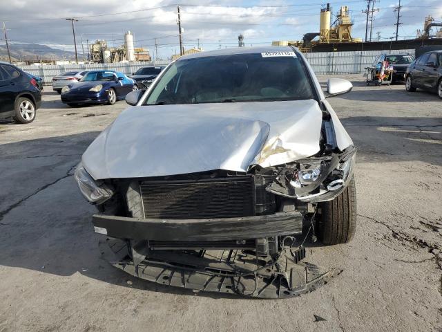 Седани HYUNDAI ELANTRA 2017 Сріблястий