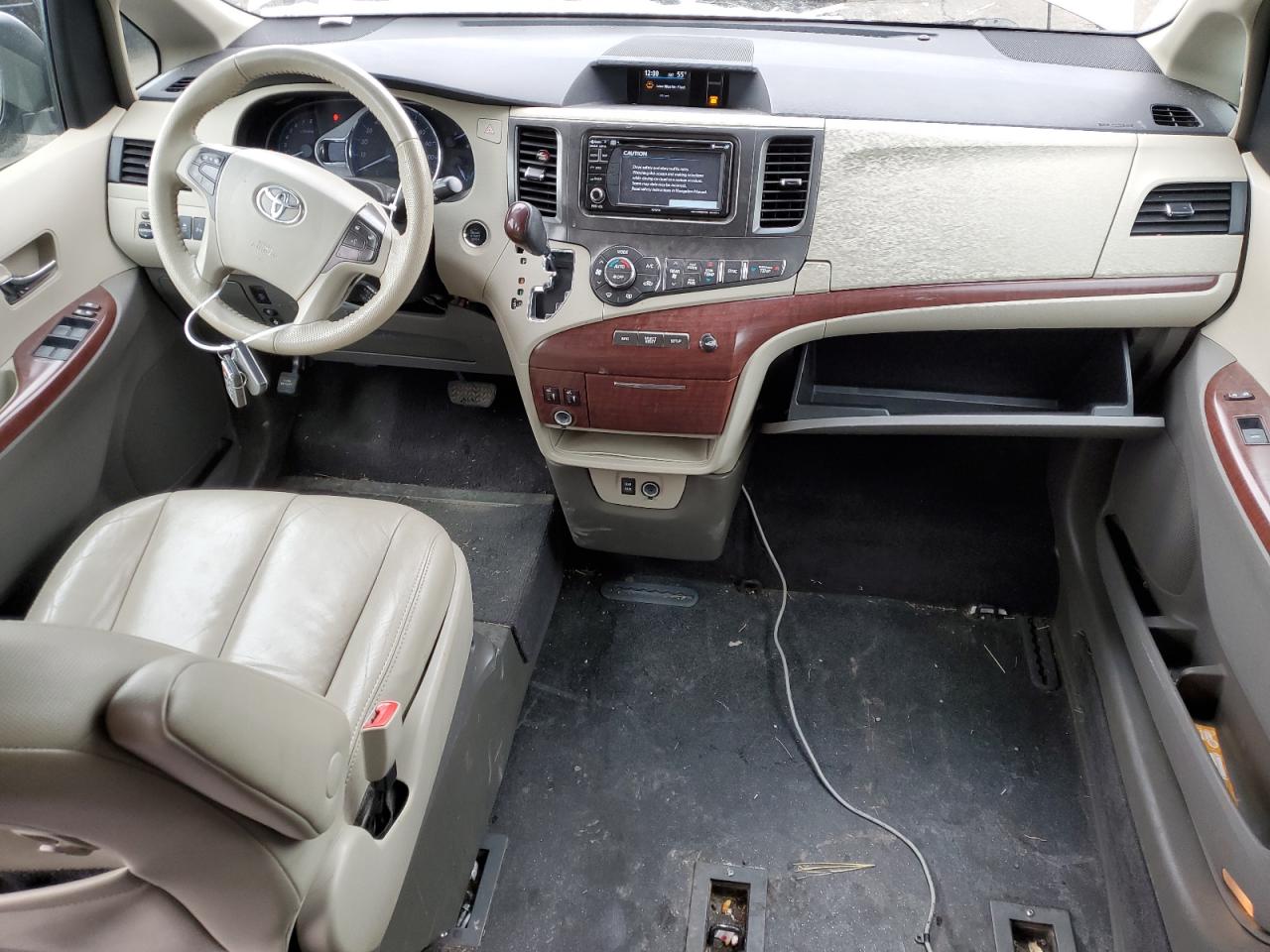 2014 Toyota Sienna - Image 8