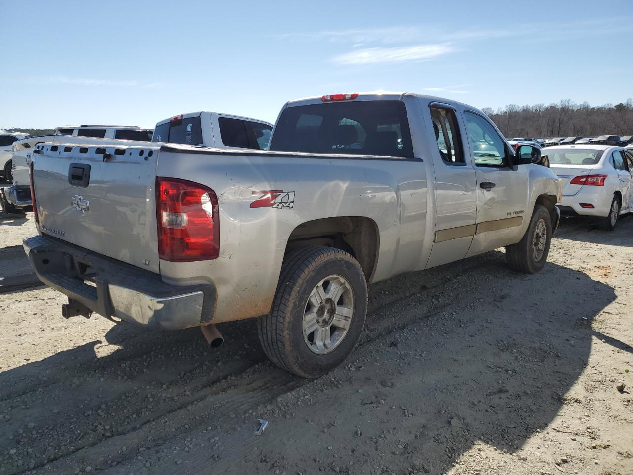 2007 Chevrolet Silverado - Image 3