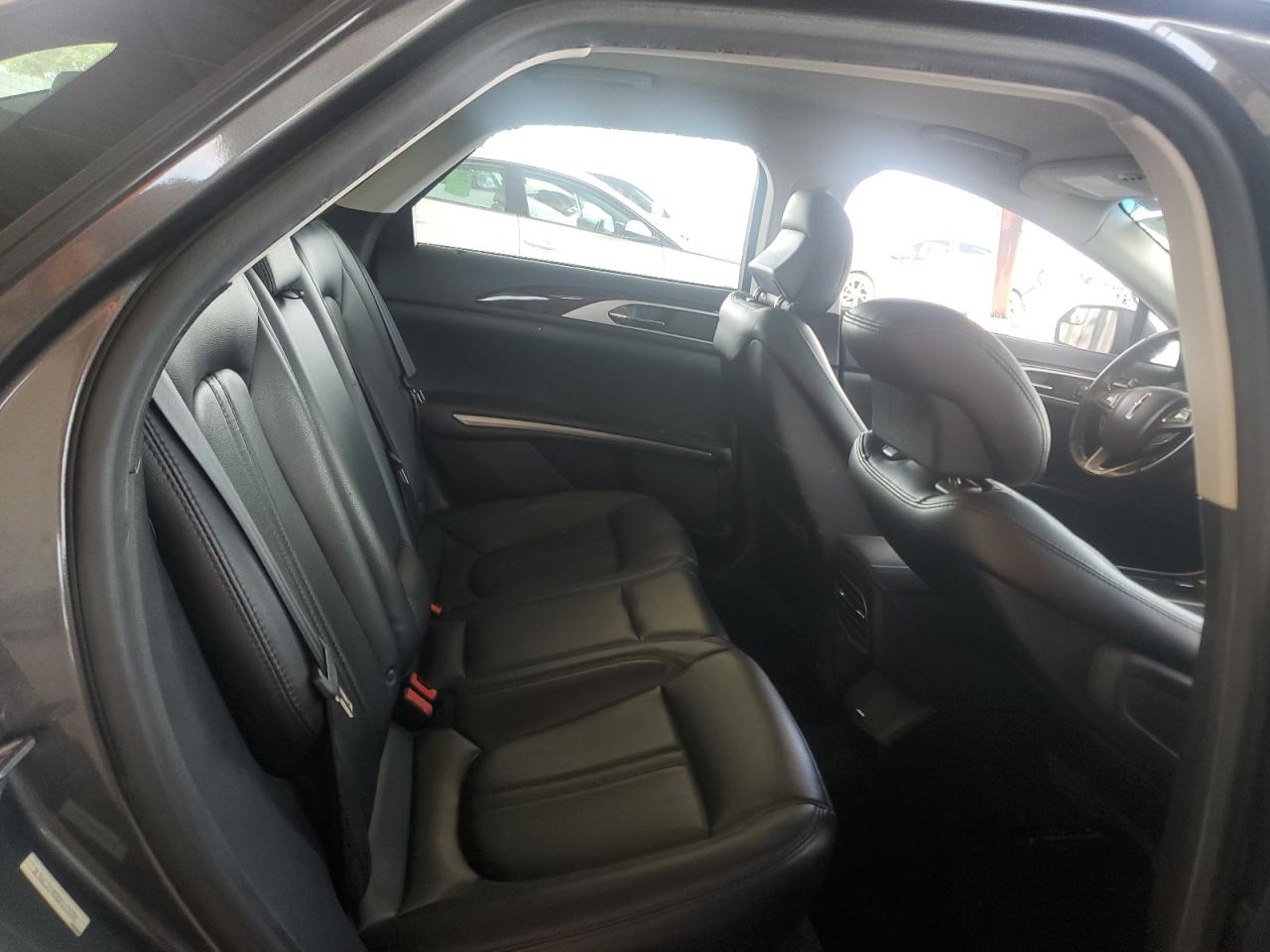 2016 Lincoln MKZ - Image 10