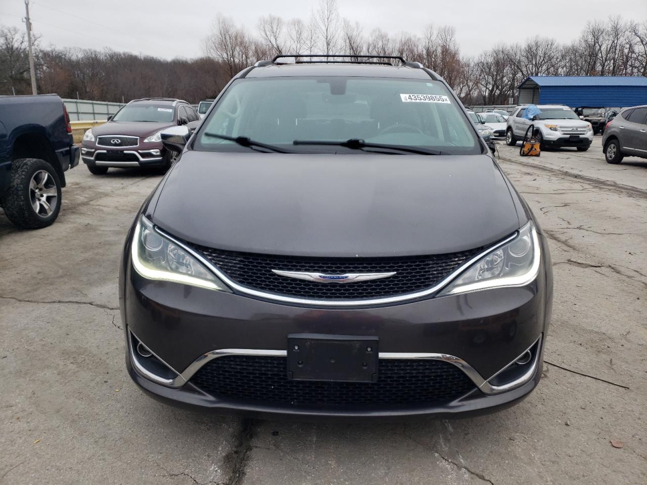 2018 Chrysler Pacifica - Image 5