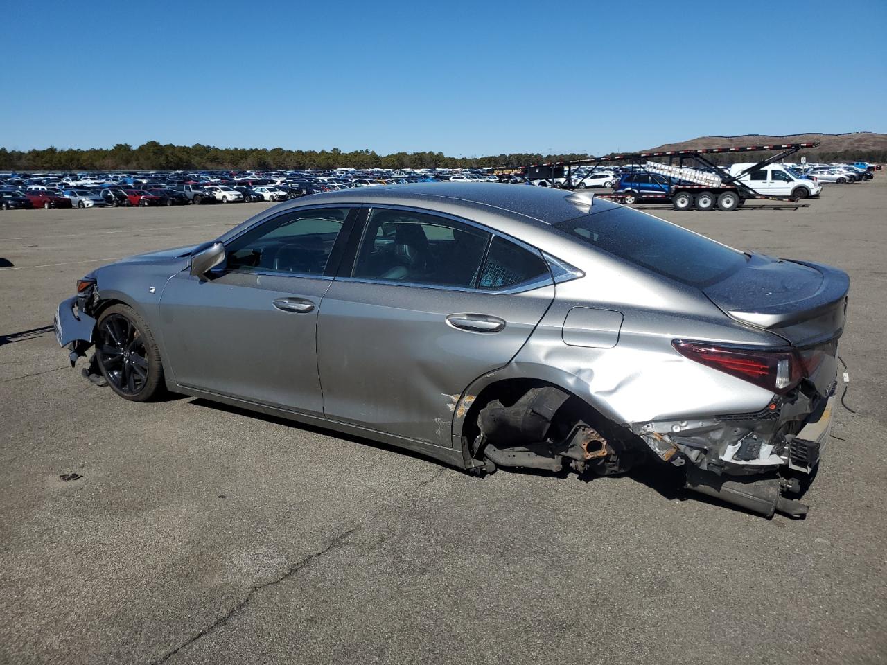 2019 Lexus ES - Image 2