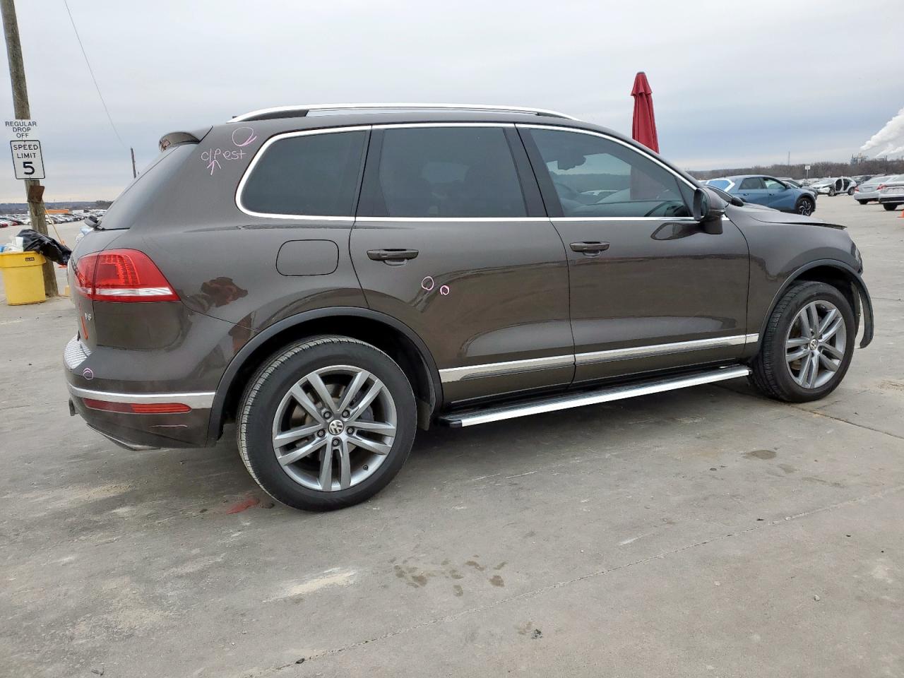 2015 Volkswagen Touareg - Image 3
