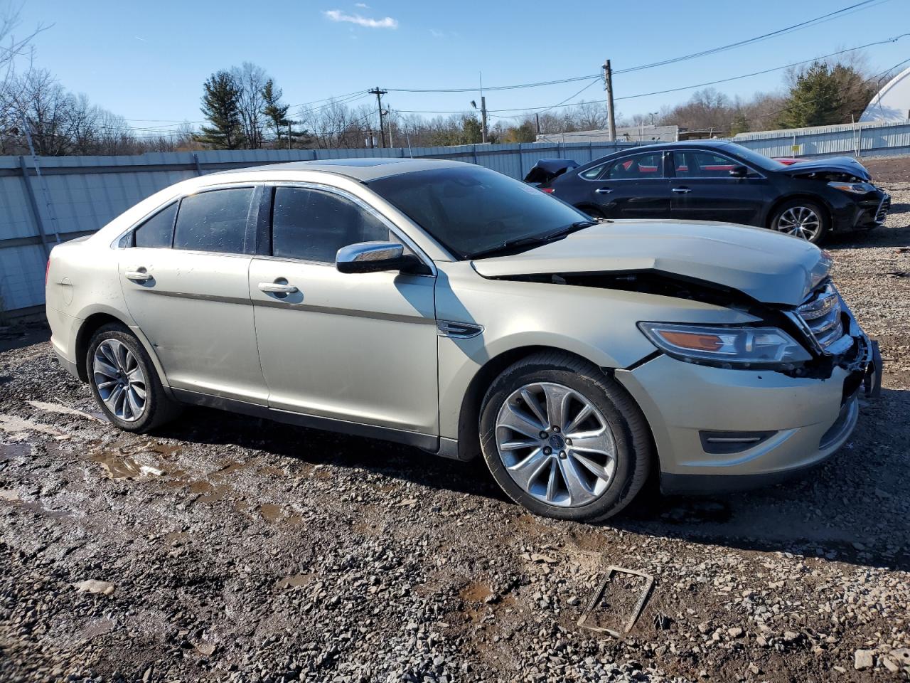 2011 Ford Taurus - Image 4