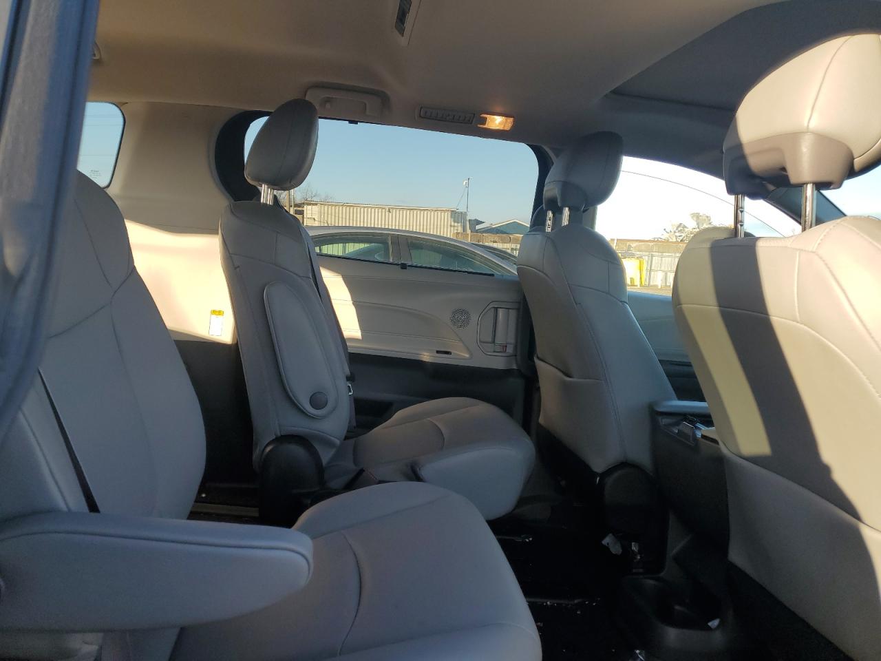 2022 Toyota Sienna - Image 11