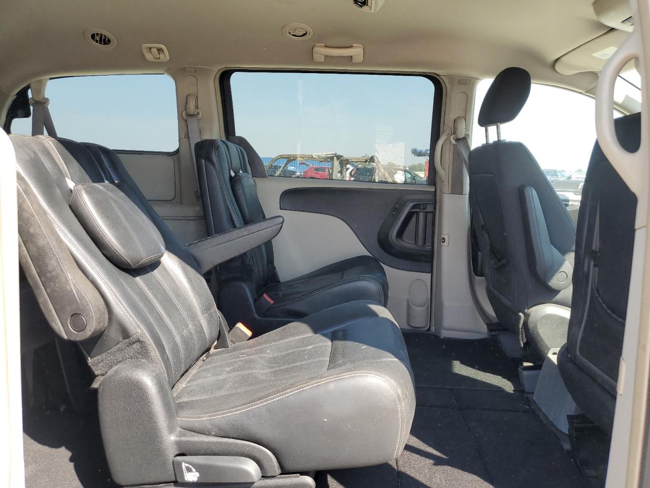 2009 Dodge Caravan - Image 11