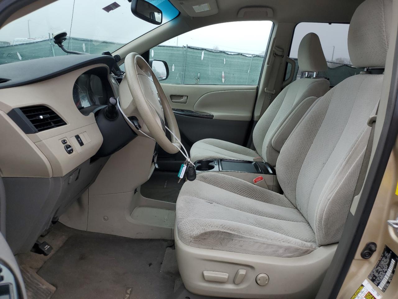 2011 Toyota Sienna - Image 7