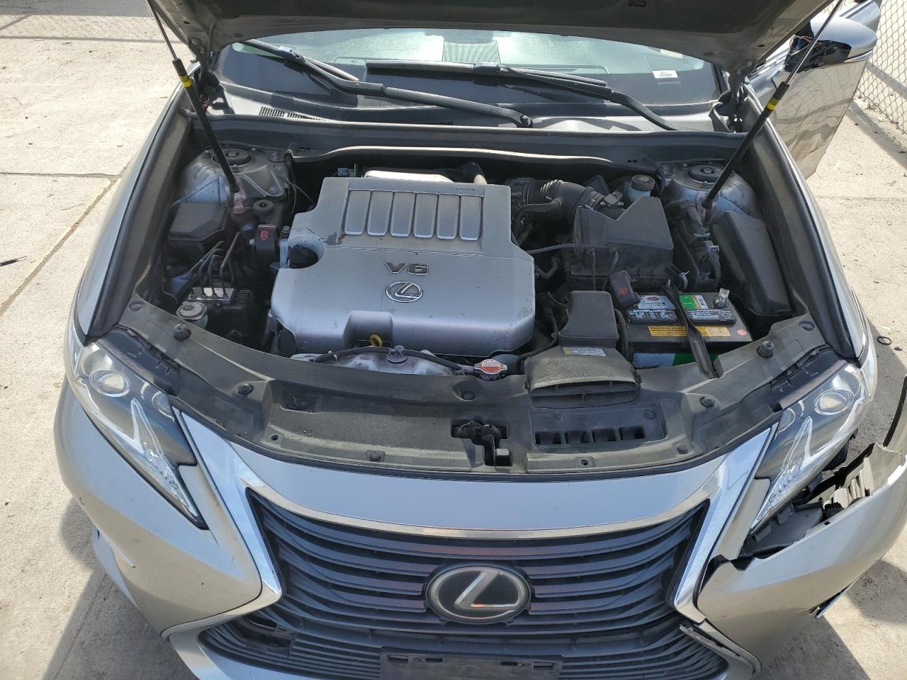 2016 Lexus ES - Image 11