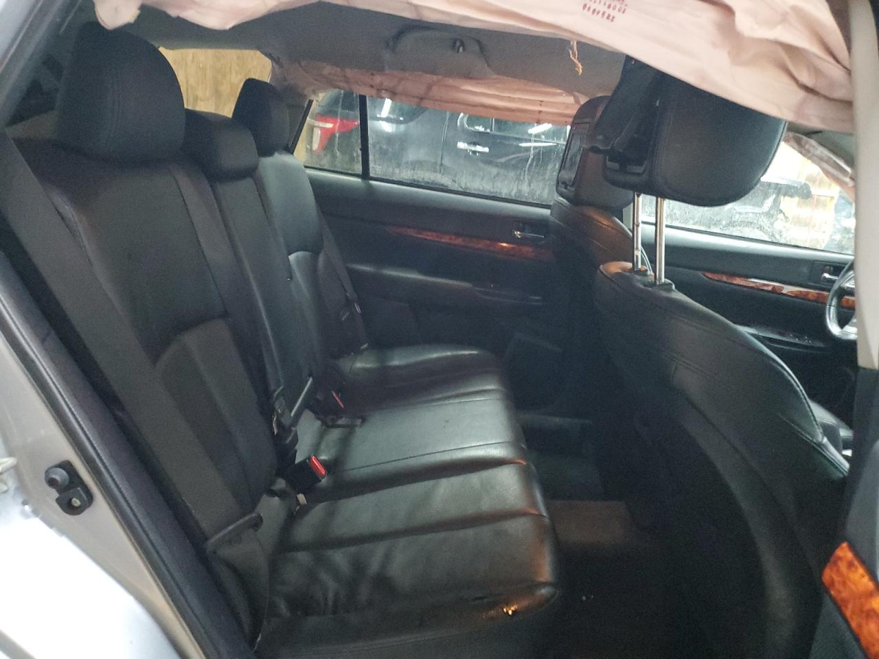 2012 Subaru Outback - Image 11