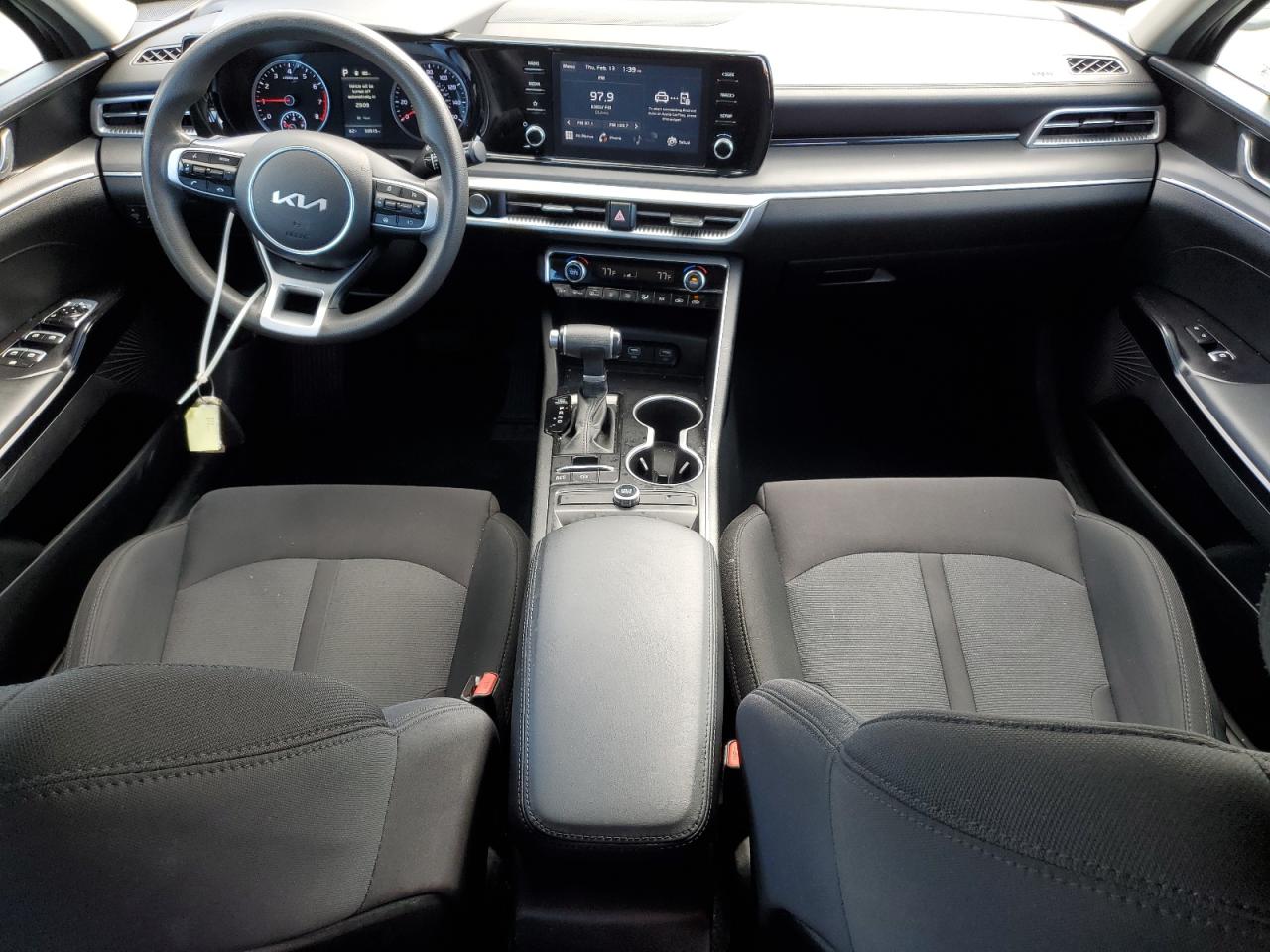 2023 Kia K5 - Image 8