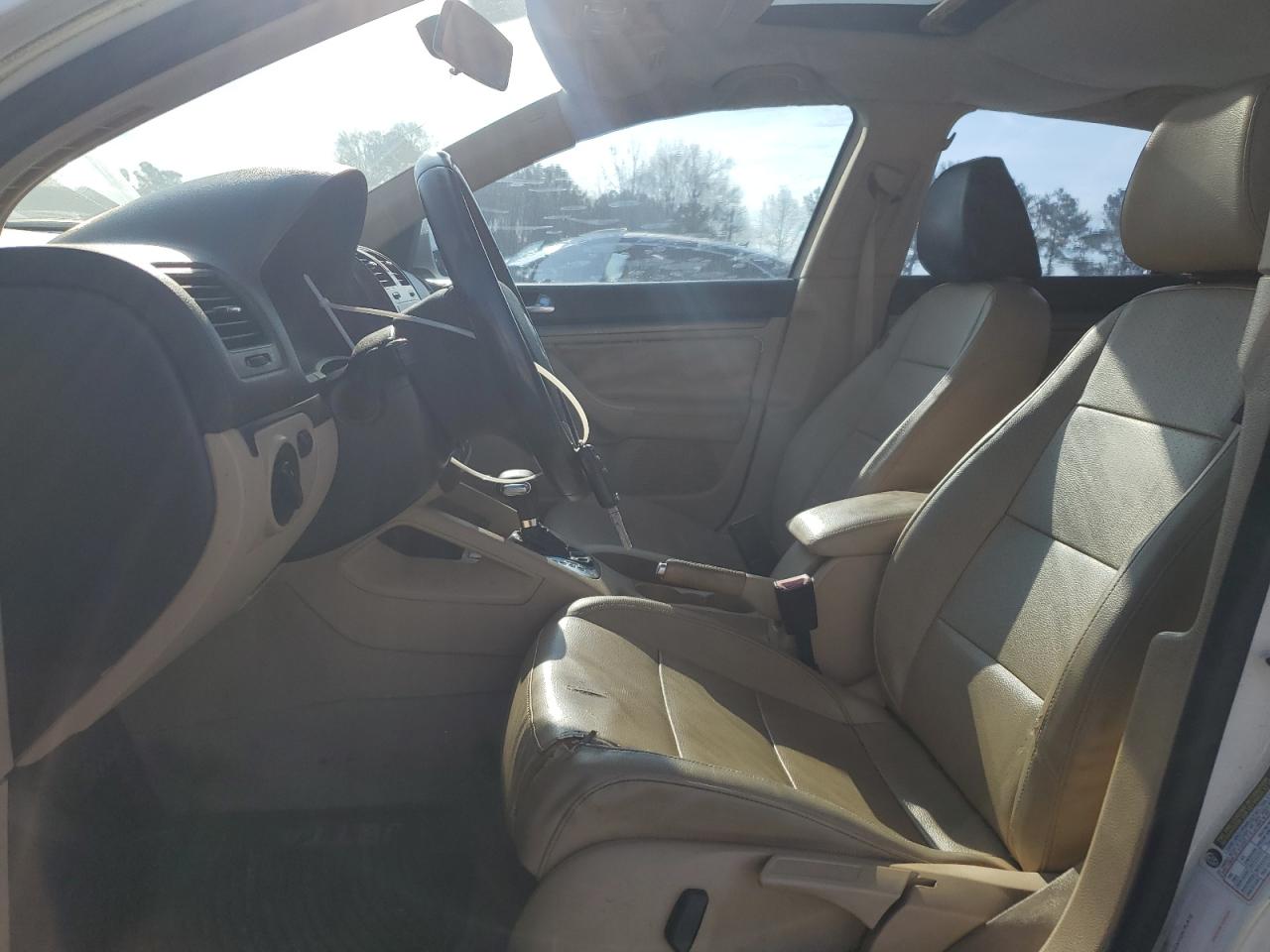 2009 Volkswagen Jetta - Image 7