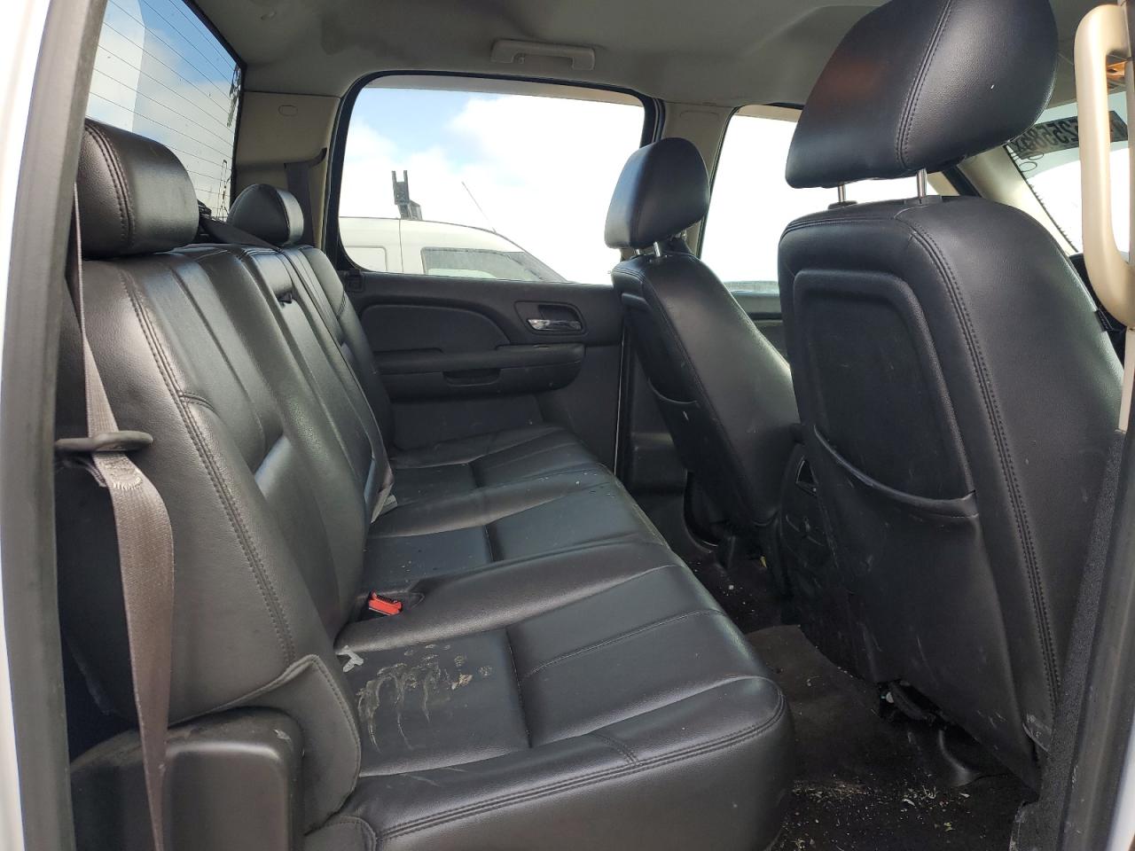 2013 Chevrolet Silverado - Image 10