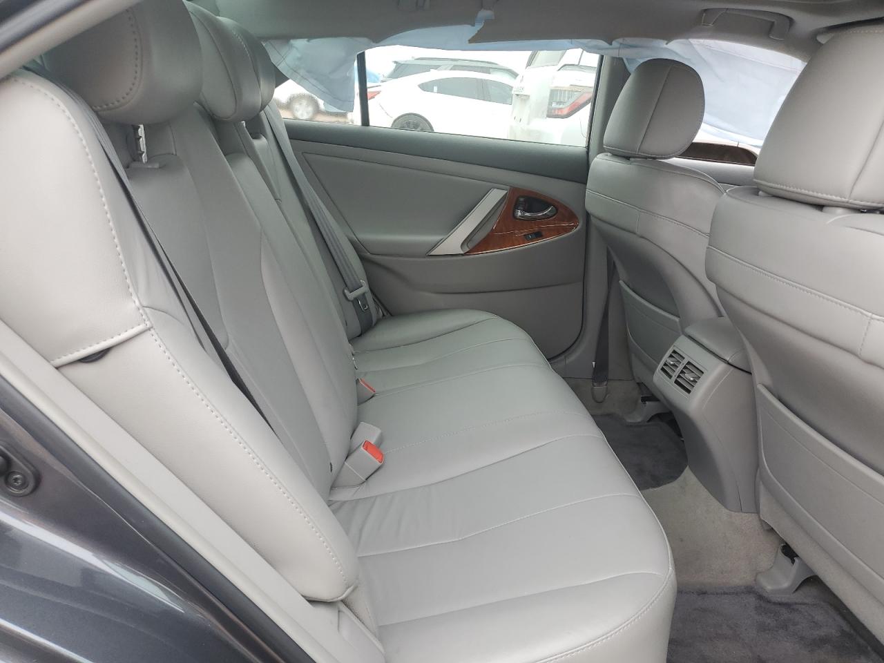 2010 Toyota Camry - Image 10