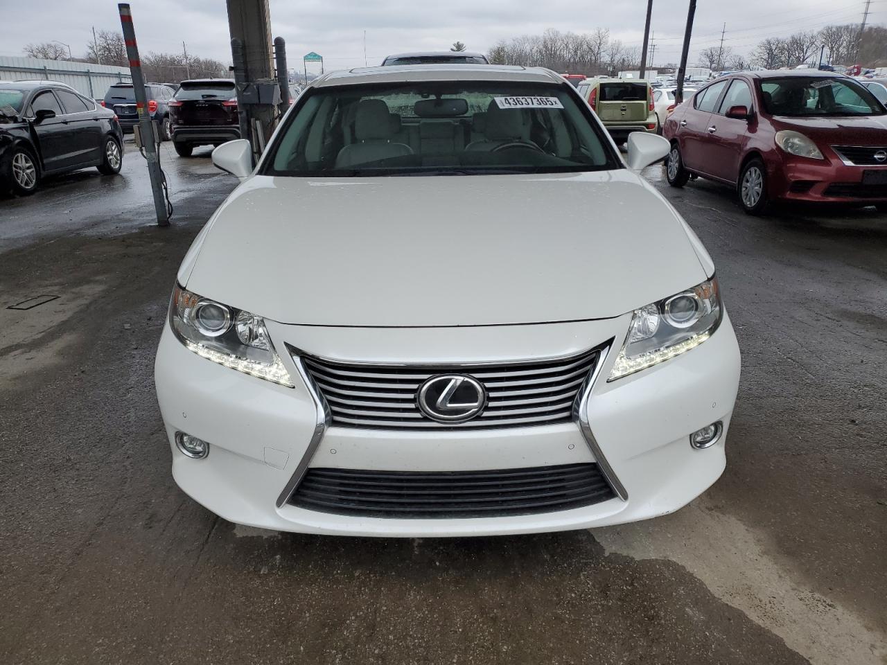 2015 Lexus ES - Image 5