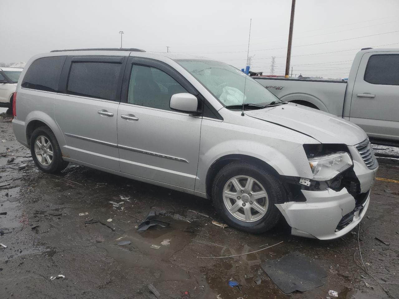 2012 Chrysler Town & Country - Image 4
