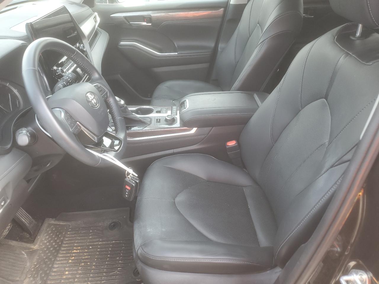 2021 Toyota Highlander - Image 7