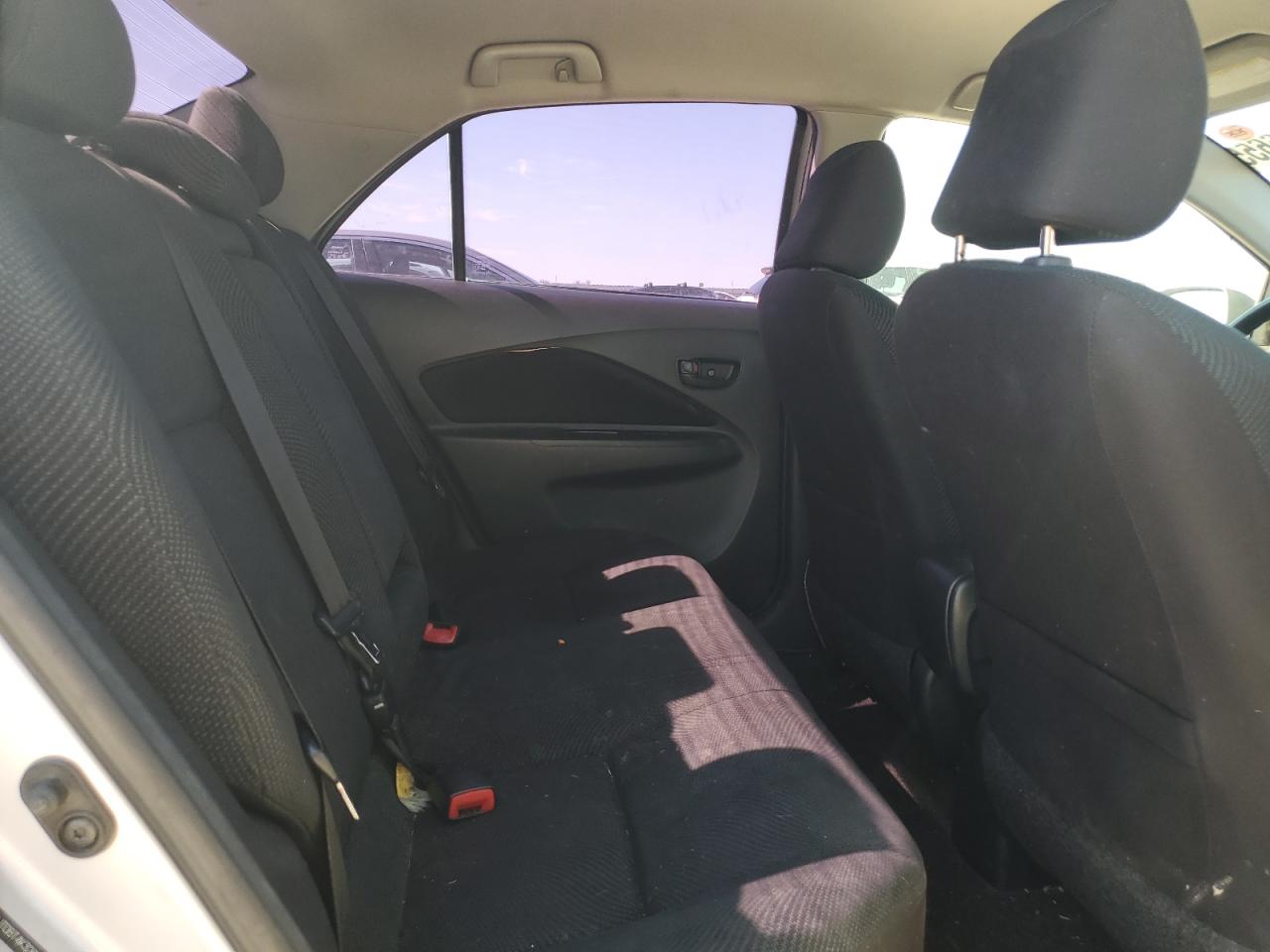 2012 Toyota Yaris - Image 10