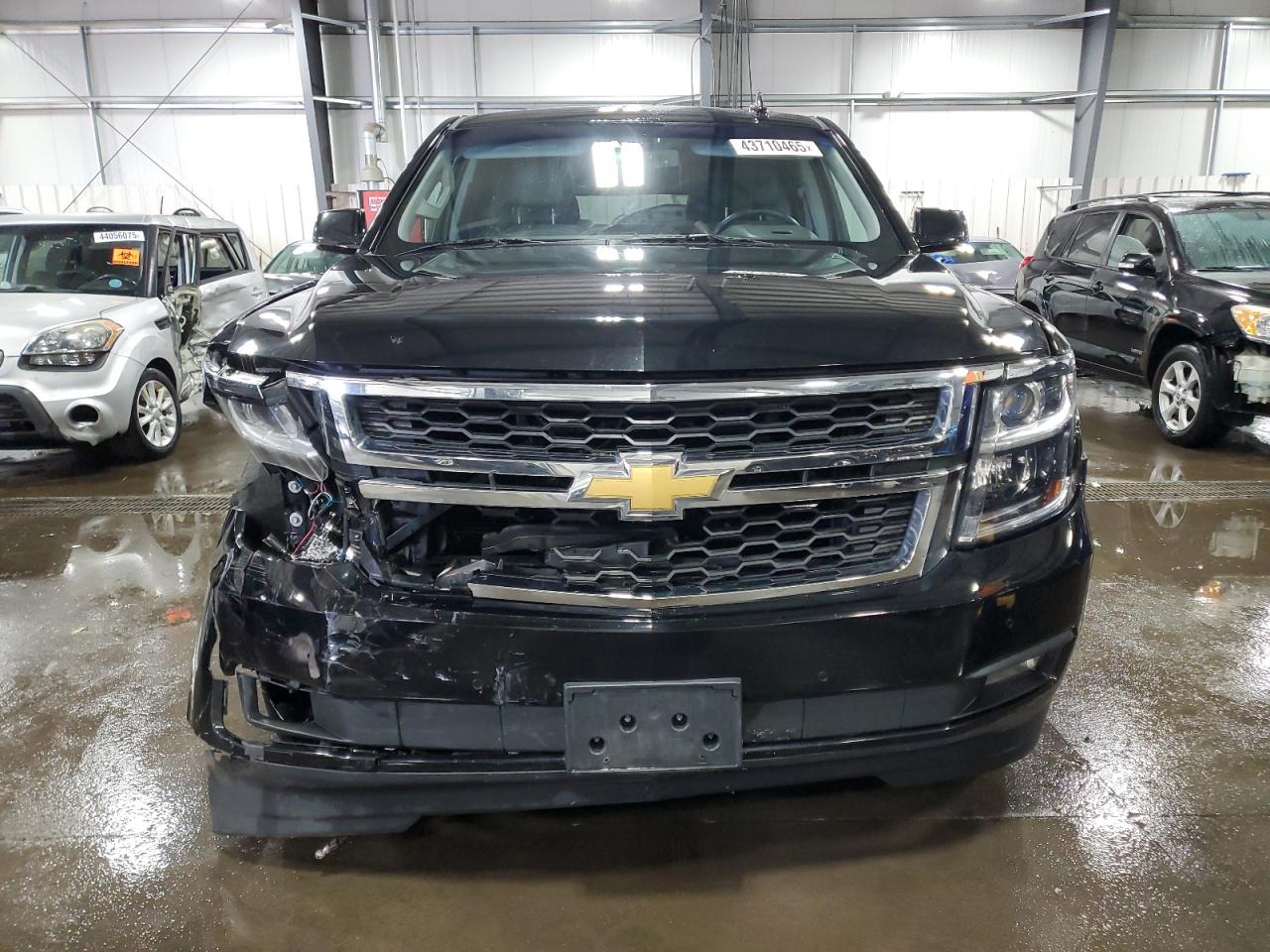 2015 Chevrolet Suburban - Image 5