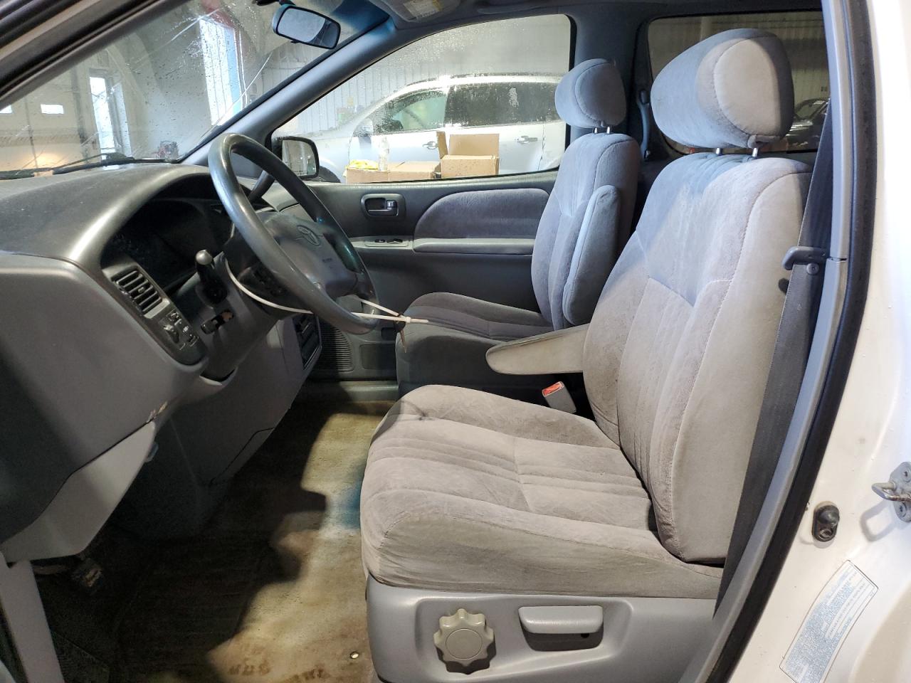 1999 Toyota Sienna - Image 7