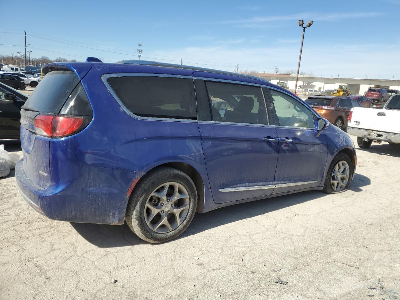 2018 Chrysler Pacifica - Image 3
