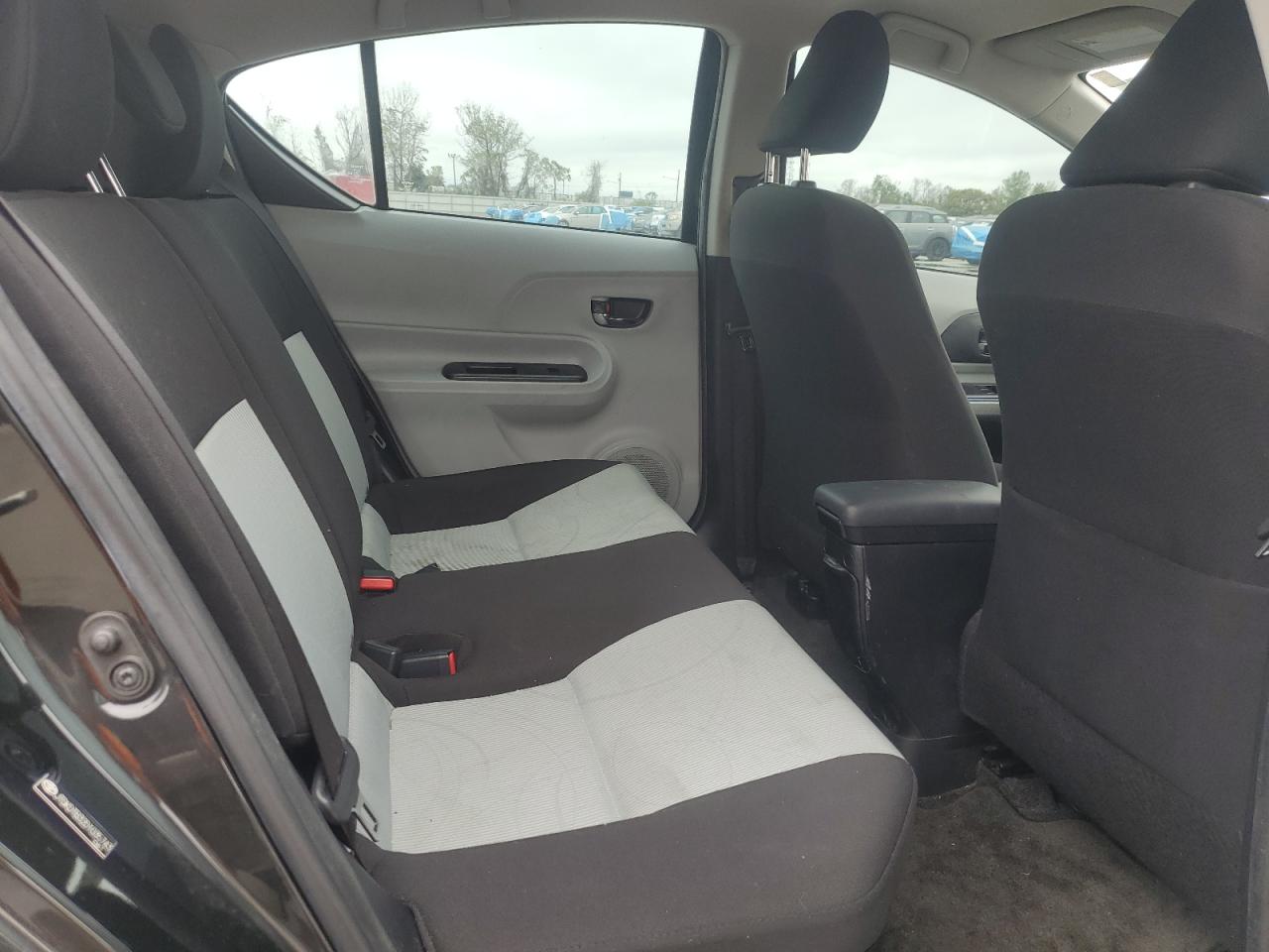 2013 Toyota Prius - Image 10