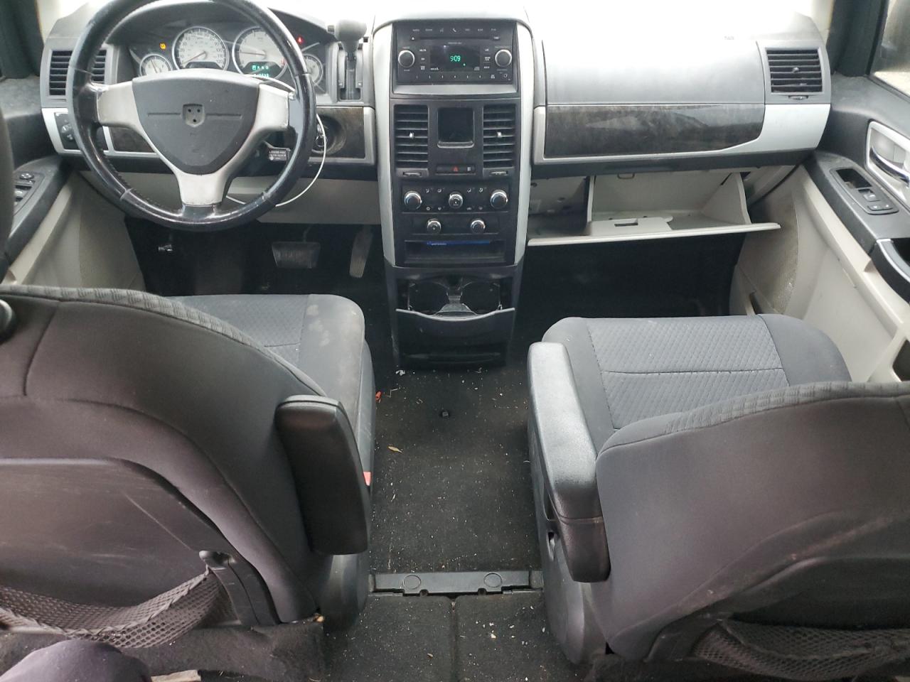 2010 Dodge Caravan - Image 8