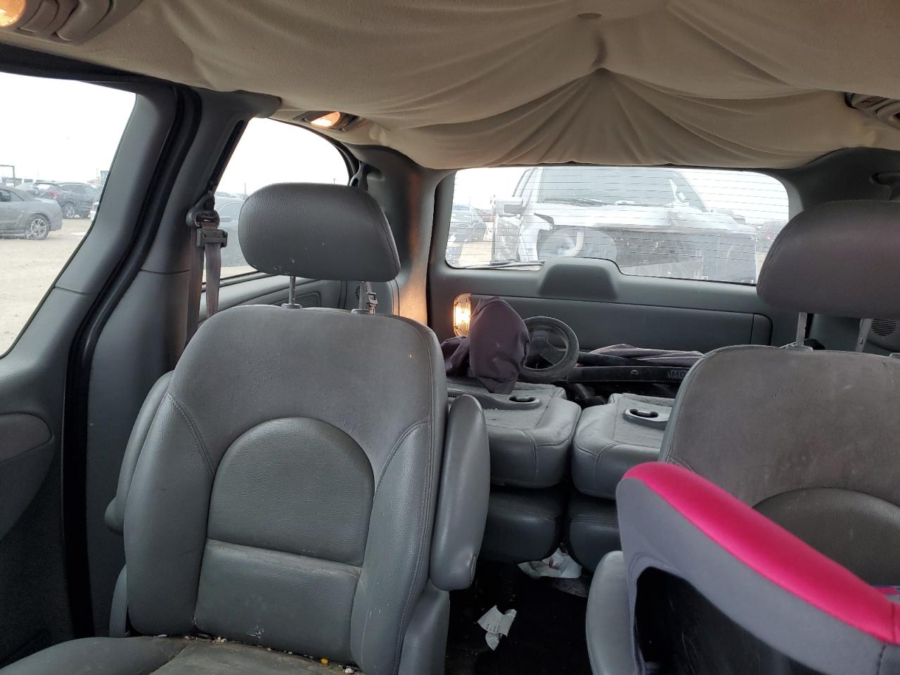 2004 Chrysler Town & Country - Image 10
