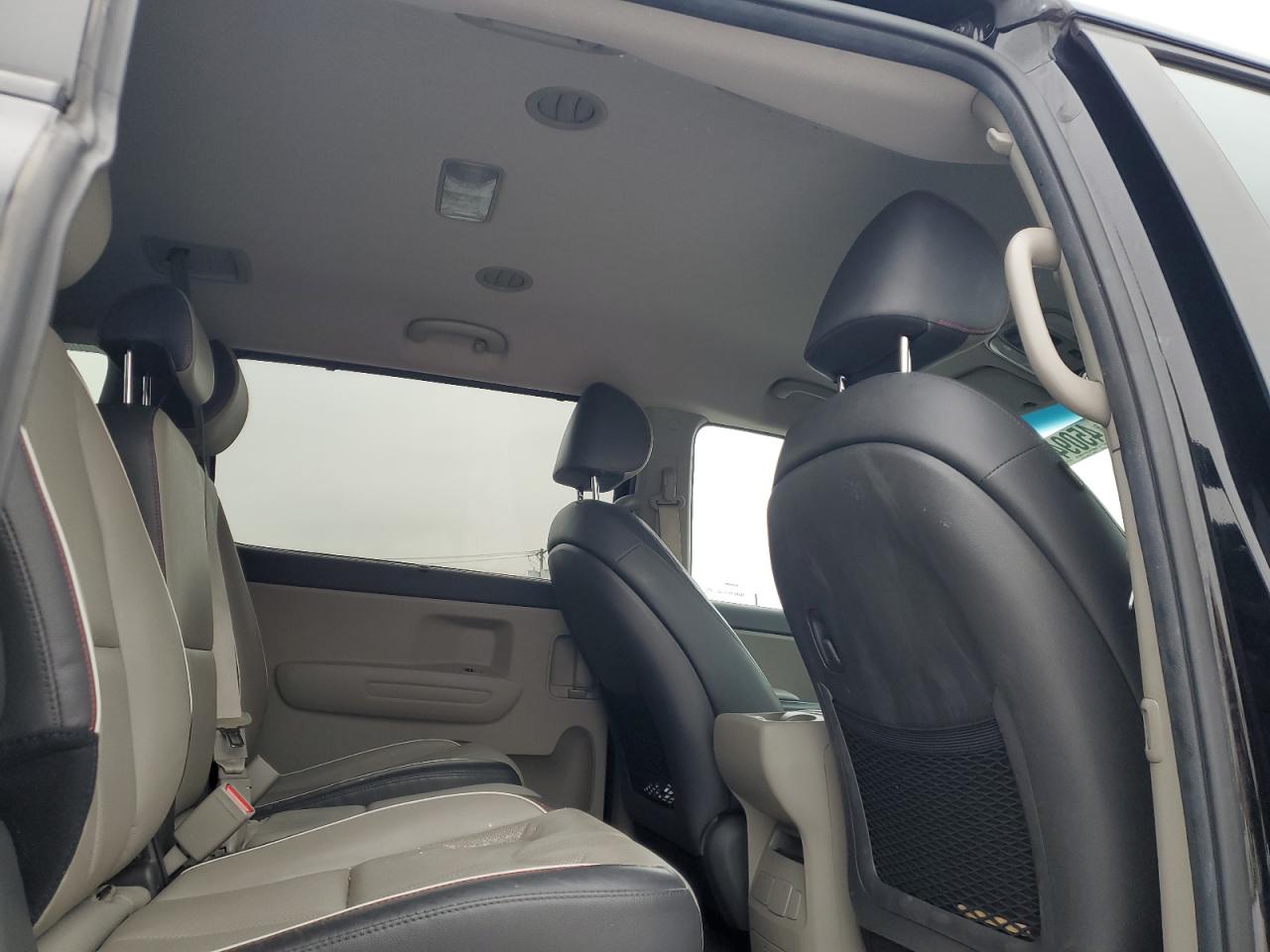 2018 Kia Sedona - Image 10