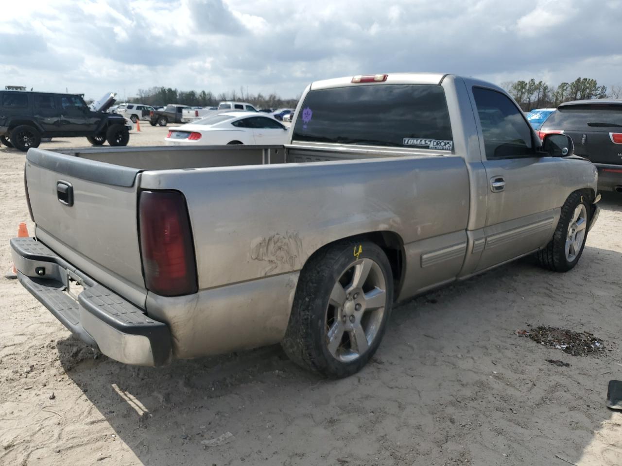 2000 Chevrolet Silverado - Image 3