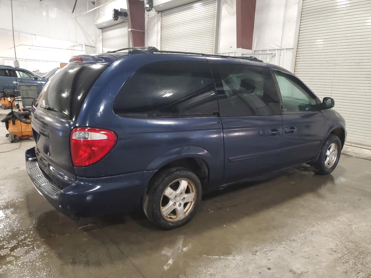 2006 Dodge Caravan - Image 3
