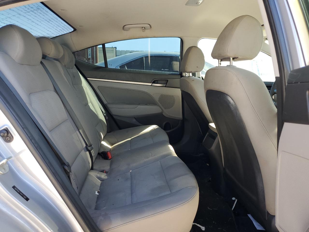 2017 Hyundai Elantra - Image 10