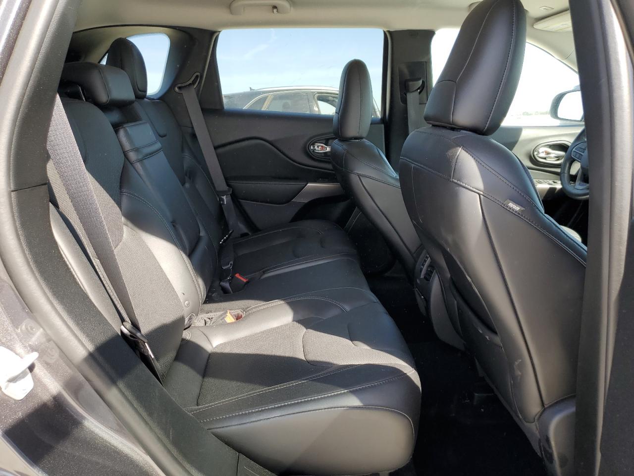 2019 Jeep Grand Cherokee - Image 11